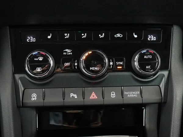 SKODA Karoq (2024) — foto 7 van 18