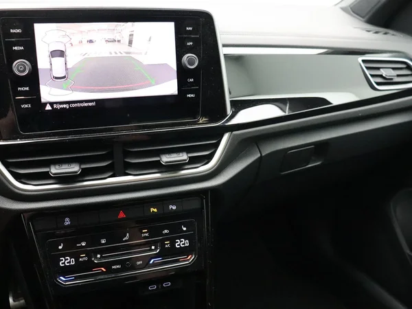 Volkswagen T-Roc (2022) — foto 10 van 28