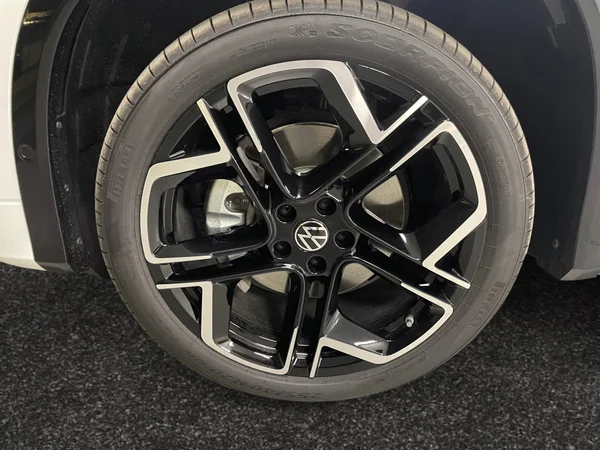 VOLKSWAGEN Tayron eHybrid (PHEV) (2025) — foto 13 van 15