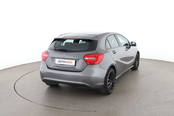 Mercedes-Benz A-Klasse (2015) — foto 12 van 16