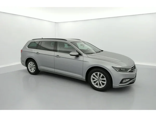 VOLKSWAGEN Passat Variant (2021) — foto 32 van 36