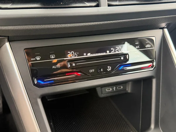 VOLKSWAGEN Polo (2023) — foto 11 van 20