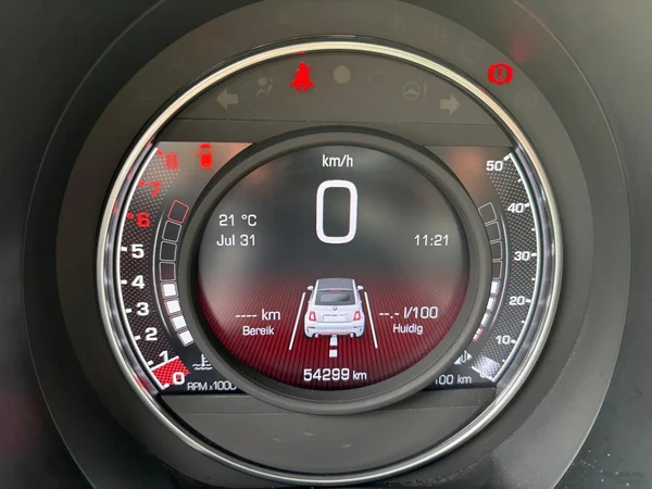 ABARTH 595C (2019) — foto 6 van 24