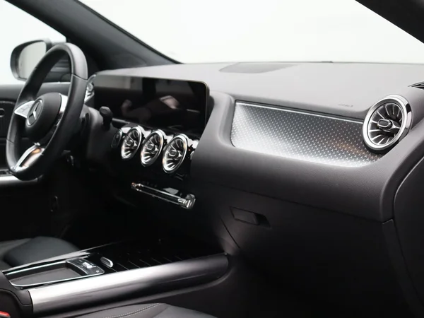 Mercedes-Benz EQA (2024) — foto 16 van 27