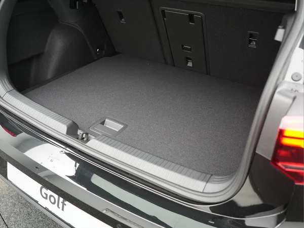 VOLKSWAGEN Golf VIII (2026) — foto 4 van 10