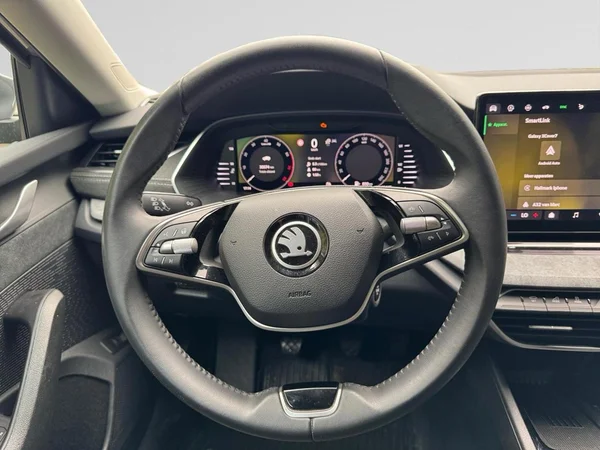 SKODA Octavia Combi (2025) — foto 13 van 15