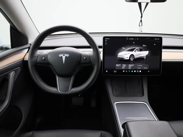 Tesla Model Y (2022) — foto 40 van 42