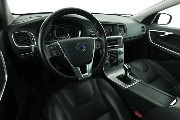 Volvo V60 (2017) — foto 2 van 16