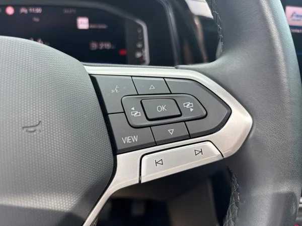 VOLKSWAGEN T-Roc (2023) — foto 8 van 27