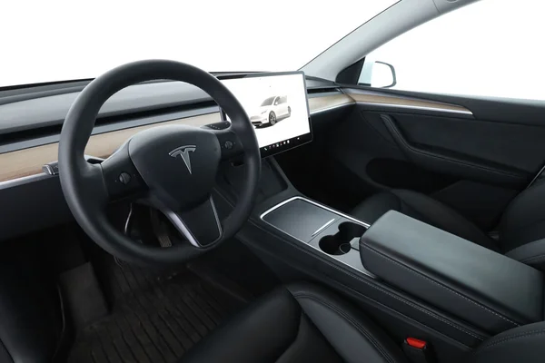 Tesla Model Y (2024) — foto 2 van 16