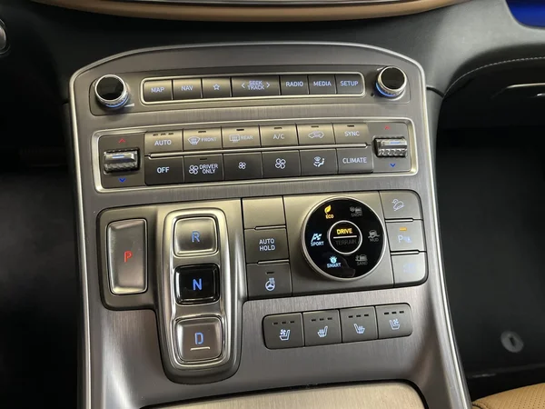 Hyundai Santa Fe (2021) — foto 8 van 23