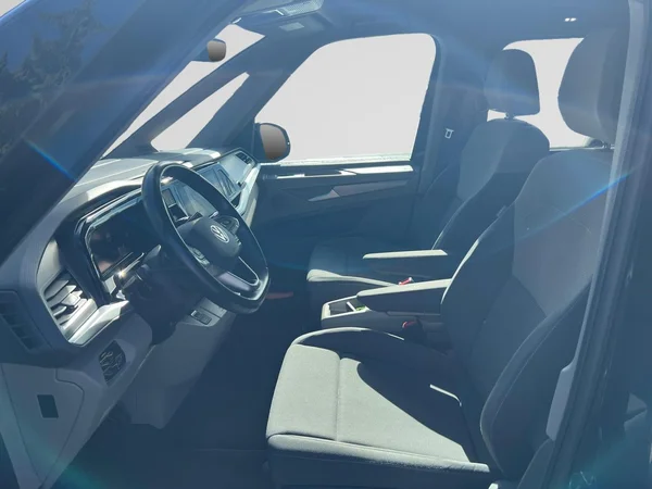VOLKSWAGEN Multivan T7 eHybrid (PHEV) (2023) — foto 3 van 18