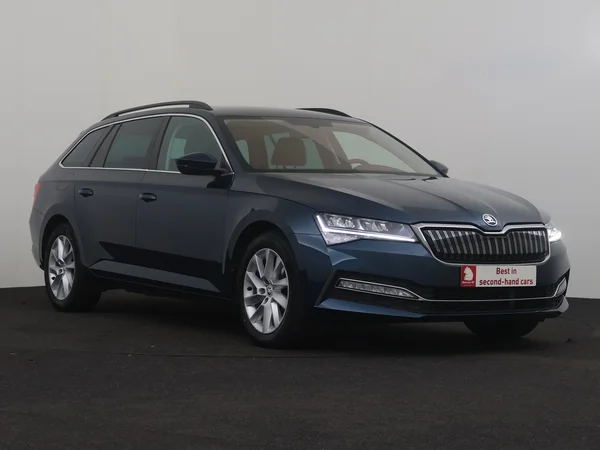 SKODA Superb (2021) — foto 27 van 32