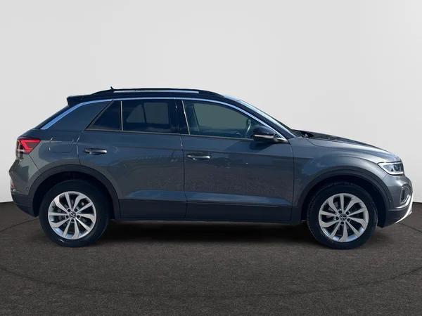 VOLKSWAGEN T-Roc (2022) — foto 15 van 17