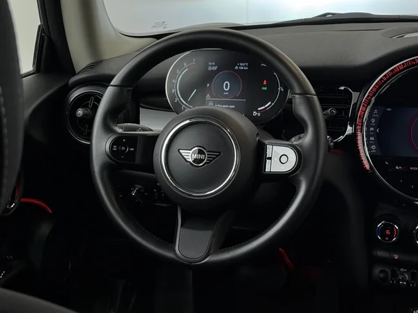 MINI Cooper (2022) — foto 14 van 27