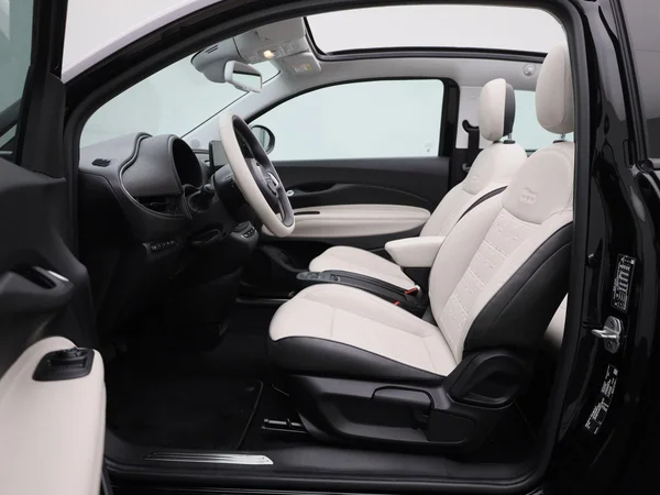 Fiat 500C (2023) — foto 3 van 40