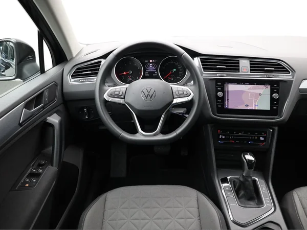 VOLKSWAGEN Tiguan (2021) — foto 5 van 22