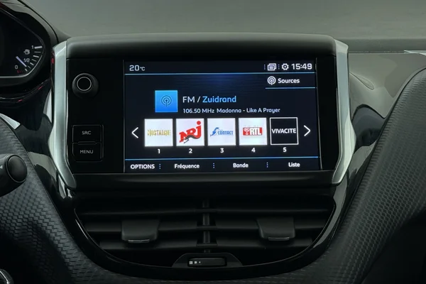 Peugeot 2008 (2019) — foto 3 van 20