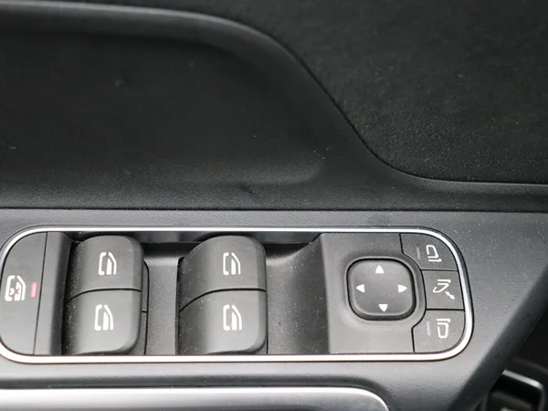 Mercedes-Benz EQB (2026) — foto 2 van 34