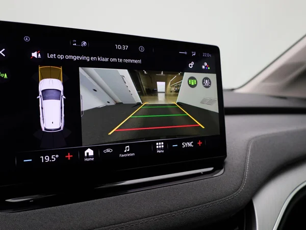 Škoda Enyaq iV (2023) — foto 15 van 43