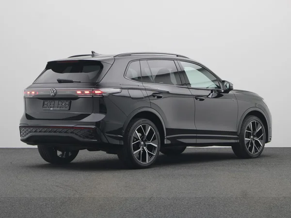 VOLKSWAGEN Tiguan (2024) — foto 12 van 24