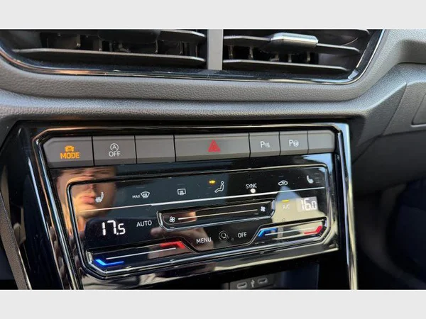 Volkswagen T-Roc (2023) — foto 7 van 29