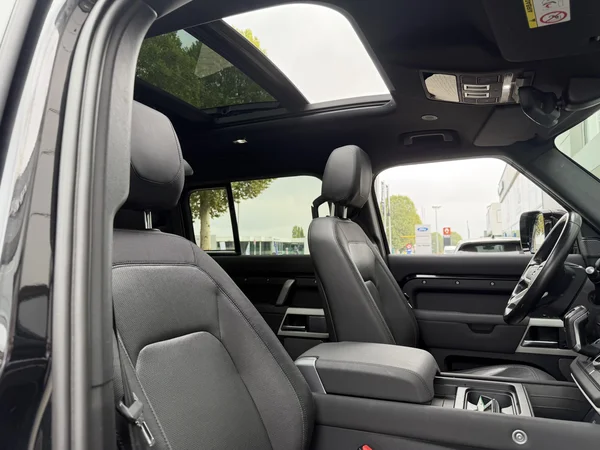 Land Rover Defender (2022) — foto 21 van 31