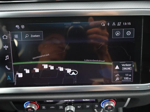 AUDI Q3 PHEV (2023) — foto 13 van 26