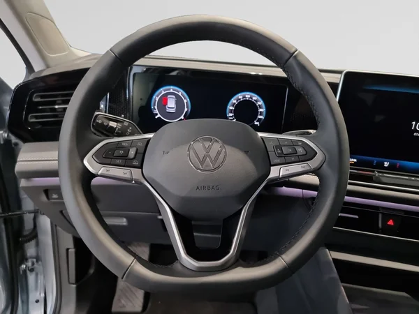 VOLKSWAGEN Tiguan (2026) — foto 12 van 15