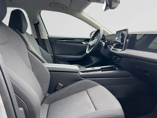 VOLKSWAGEN Passat SW (2024) — foto 3 van 23