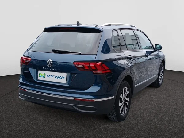 VOLKSWAGEN Tiguan (2023) — foto 12 van 19
