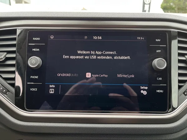 VOLKSWAGEN T-Roc (2020) — foto 6 van 22