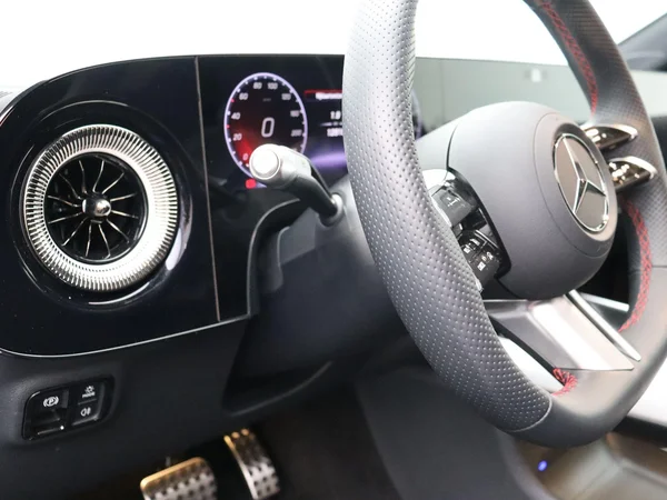 Mercedes-Benz CLA (2025) — foto 24 van 24