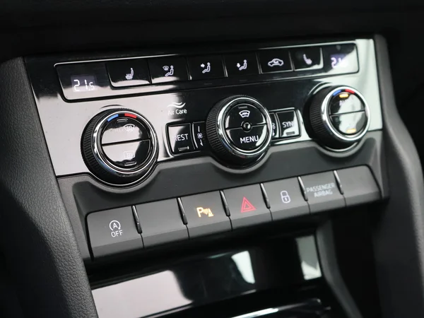 SKODA Kodiaq (2022) — foto 8 van 26