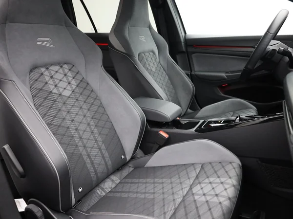 VOLKSWAGEN Golf VIII SW (2024) — foto 17 van 22