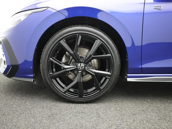 VOLKSWAGEN Golf VIII (2025) — foto 3 van 21