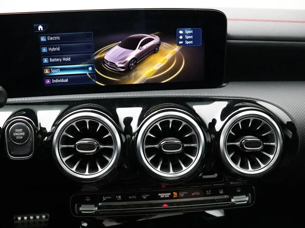 Mercedes-Benz CLA (2025) — foto 14 van 34
