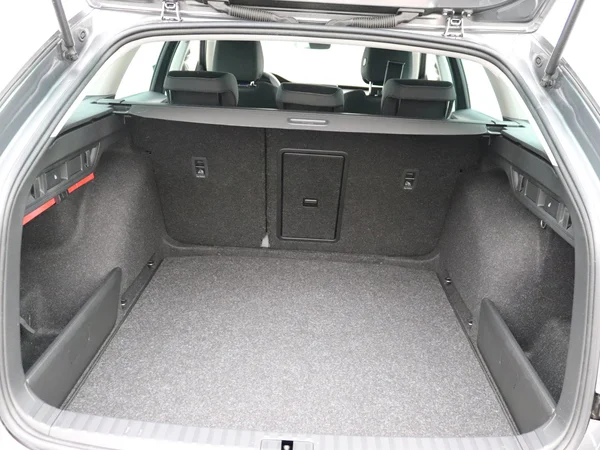 SKODA Octavia Combi (2024) — foto 10 van 27