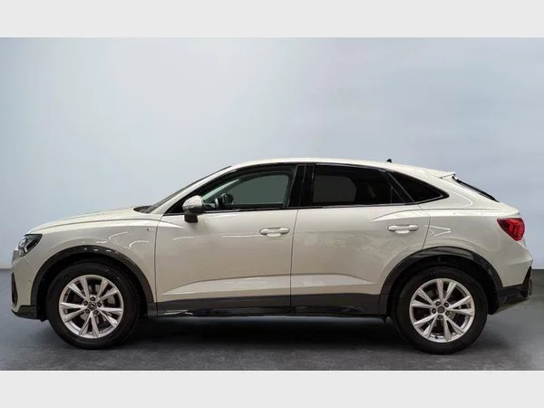Audi Q3 Sportback (2020) — foto 12 van 24