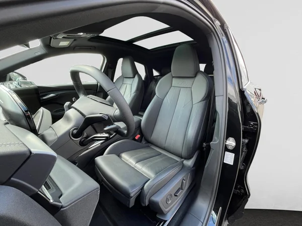 AUDI Q6 Sportback e-tron (2025) — foto 2 van 24