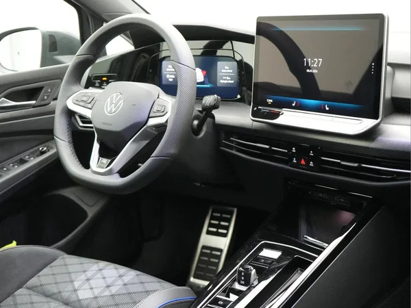 VOLKSWAGEN Golf VIII (2026) — foto 4 van 10