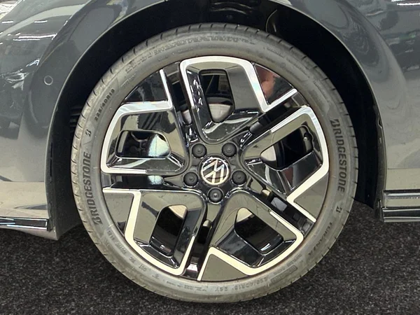 VOLKSWAGEN Golf VIII (2026) — foto 14 van 21