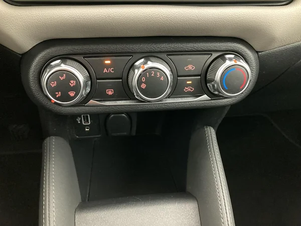 NISSAN Micra (2022) — foto 17 van 36