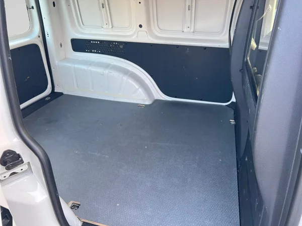 VOLKSWAGEN Caddy Van (2019) — foto 4 van 17