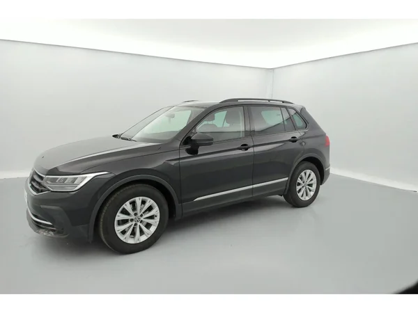 VOLKSWAGEN Tiguan (2022) — foto 2 van 36