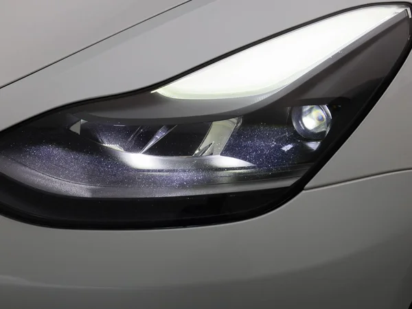 Tesla Model 3 (2022) — foto 8 van 40