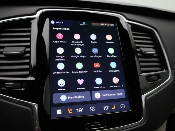 Volvo XC90 (2022) — foto 13 van 49