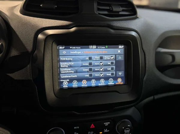 Jeep Renegade (2020) — foto 6 van 17