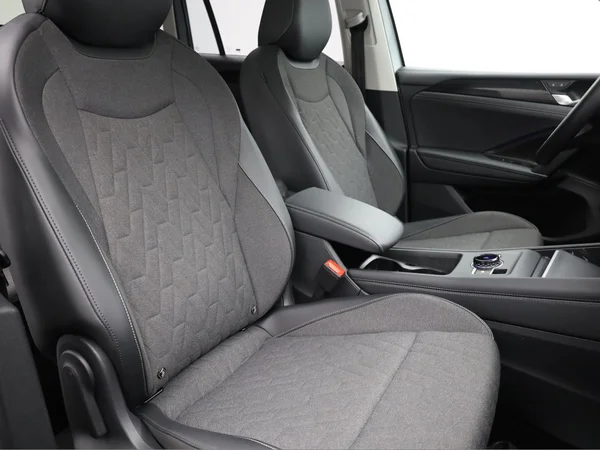 VOLKSWAGEN Tiguan (2024) — foto 18 van 23