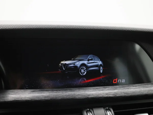 Alfa Romeo Stelvio (2022) — foto 16 van 44